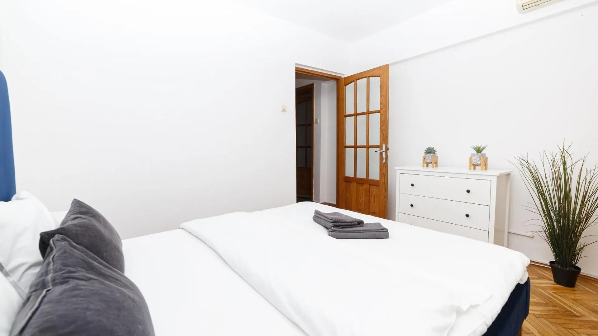 Calea Victoriei View Apartment Bucharest